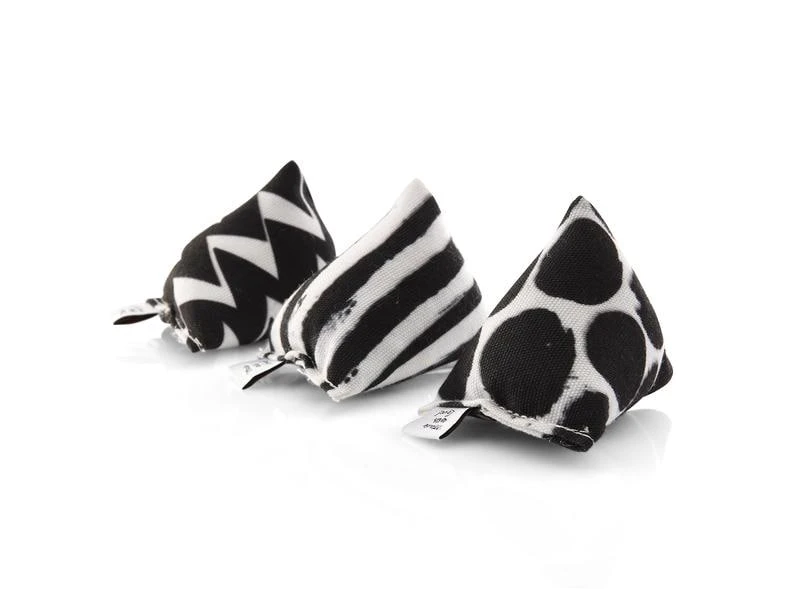 CanadianCat Katzenminze-Spielzeug Mini-Pyramiden, 3er Set, Schwarz-weiss 3 CanadianCat Katzenminze-Spielzeug Mini-Pyramiden, 3er Set, Schwarz-weiss